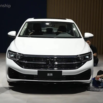 VW Sagitar 300TSI DSG Excellence Edition Benzine Compact voertuig met 5 zitplaatsen Slank ontwerp