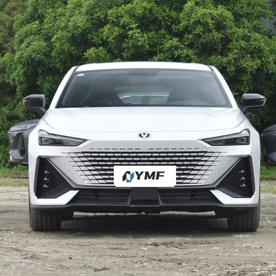 2023 Changan UNI-V 1.5t Compact Sedan Middelgrote en Grote Auto met 4-deurs carrosserie